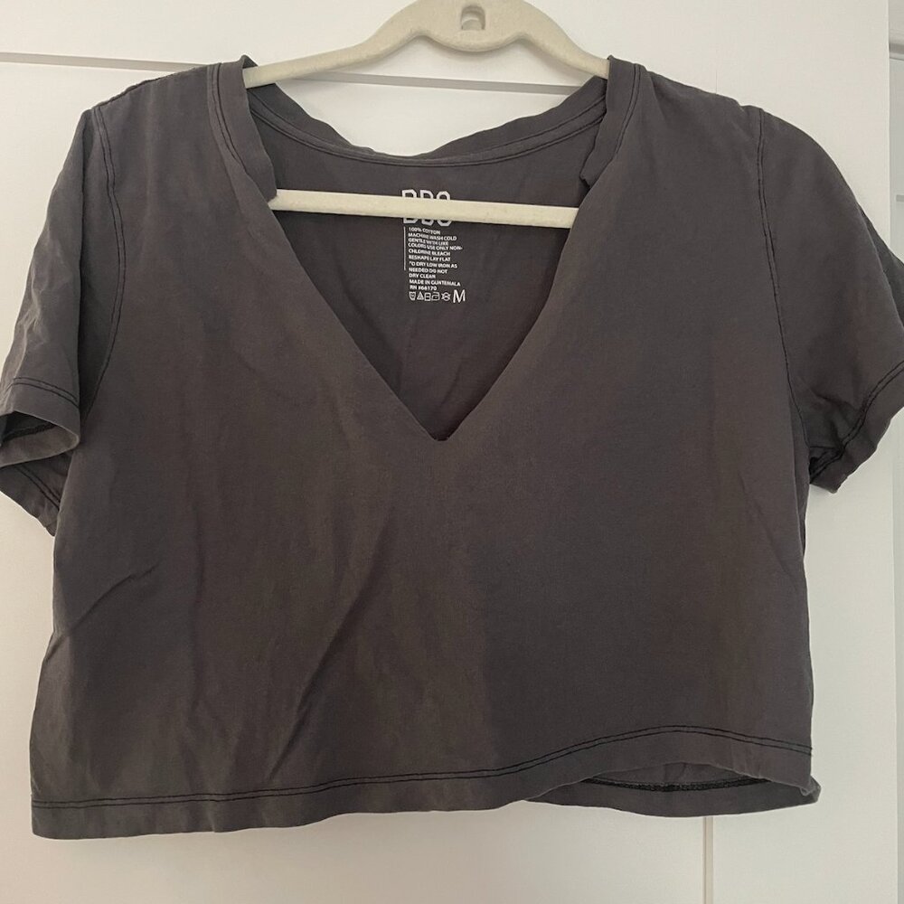 BDG Urban Outfitters Deep V-Neck Cropped T-Shirt in Charcoal-Size M
